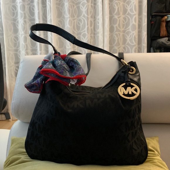 Micheal Kors bag - Picture 1 of 16